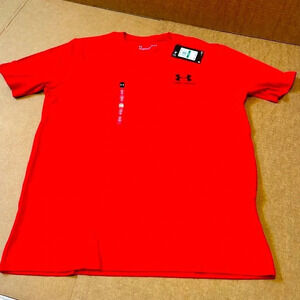NWT Under Armour Men Sport style loose short sleeve red T-shirt LARGE size